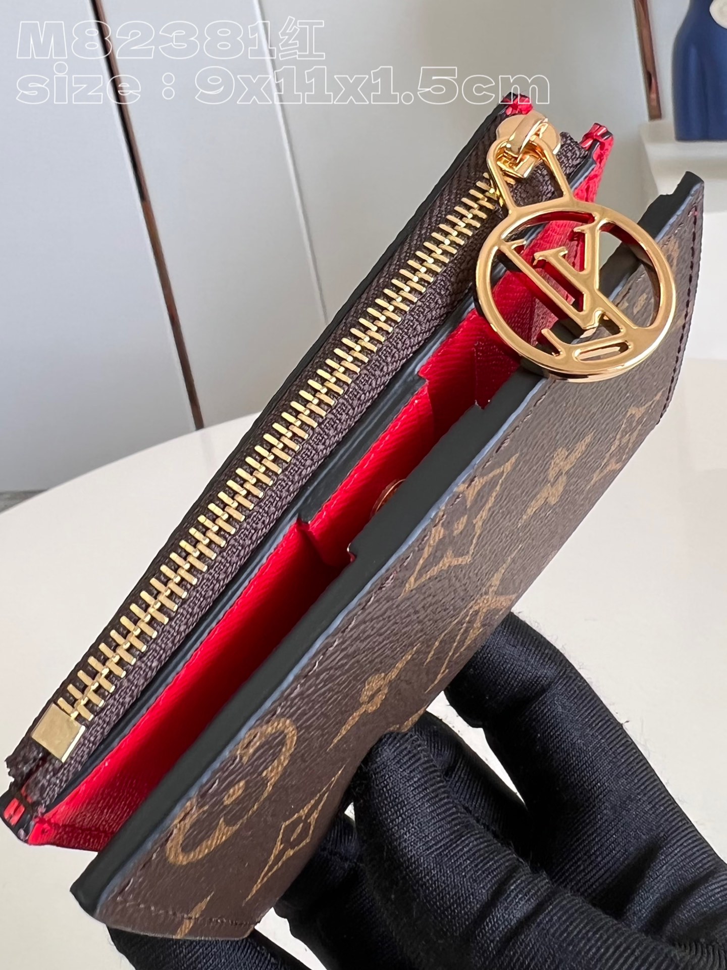 l0*is V*t0n m82381 red portefeuille lisa is made of monogram canvas and lined with colored
