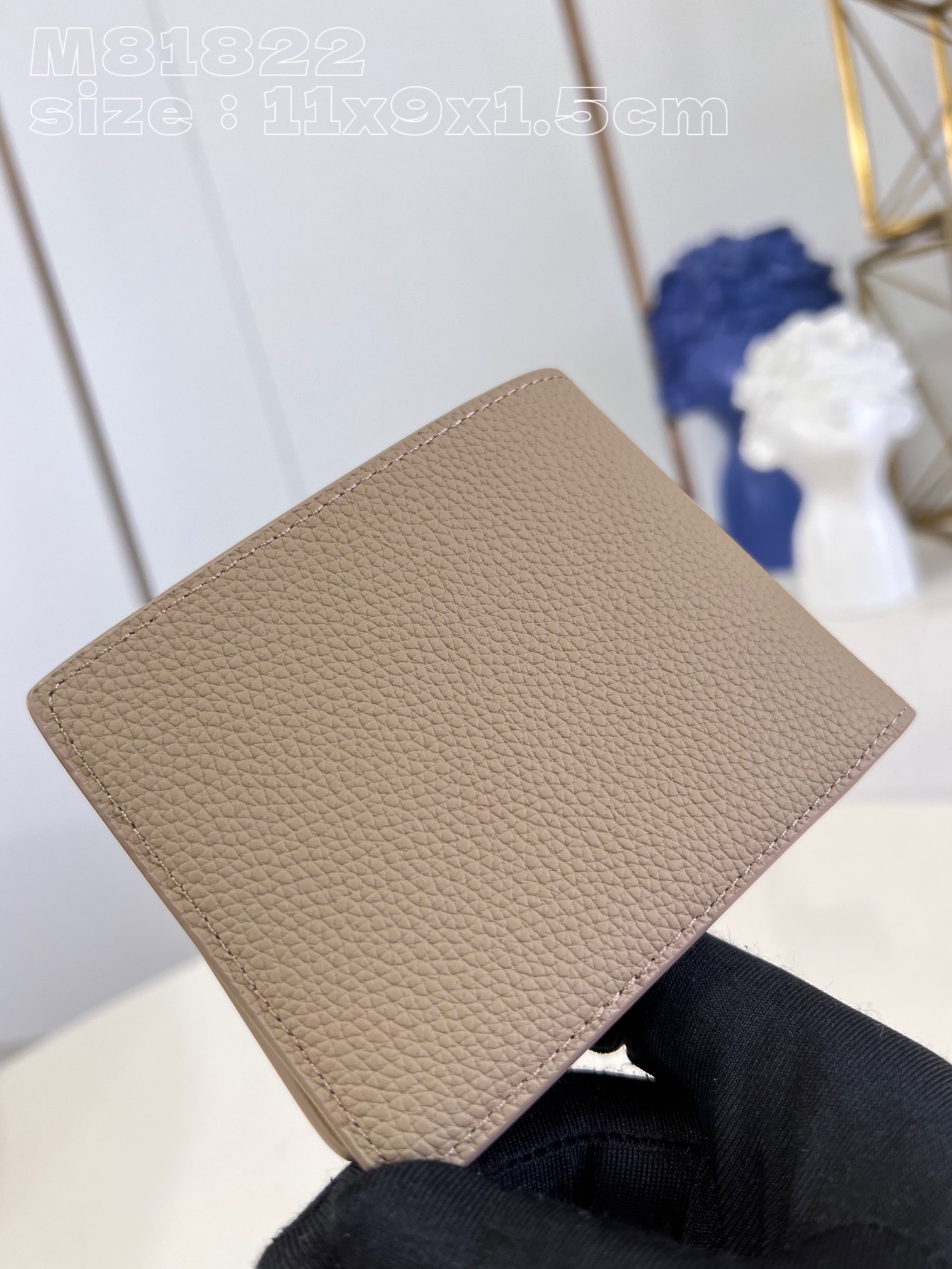 l0*is V*t0n m81822 apricot the new multiple bag in lv aerogram leather is the work of l0*is