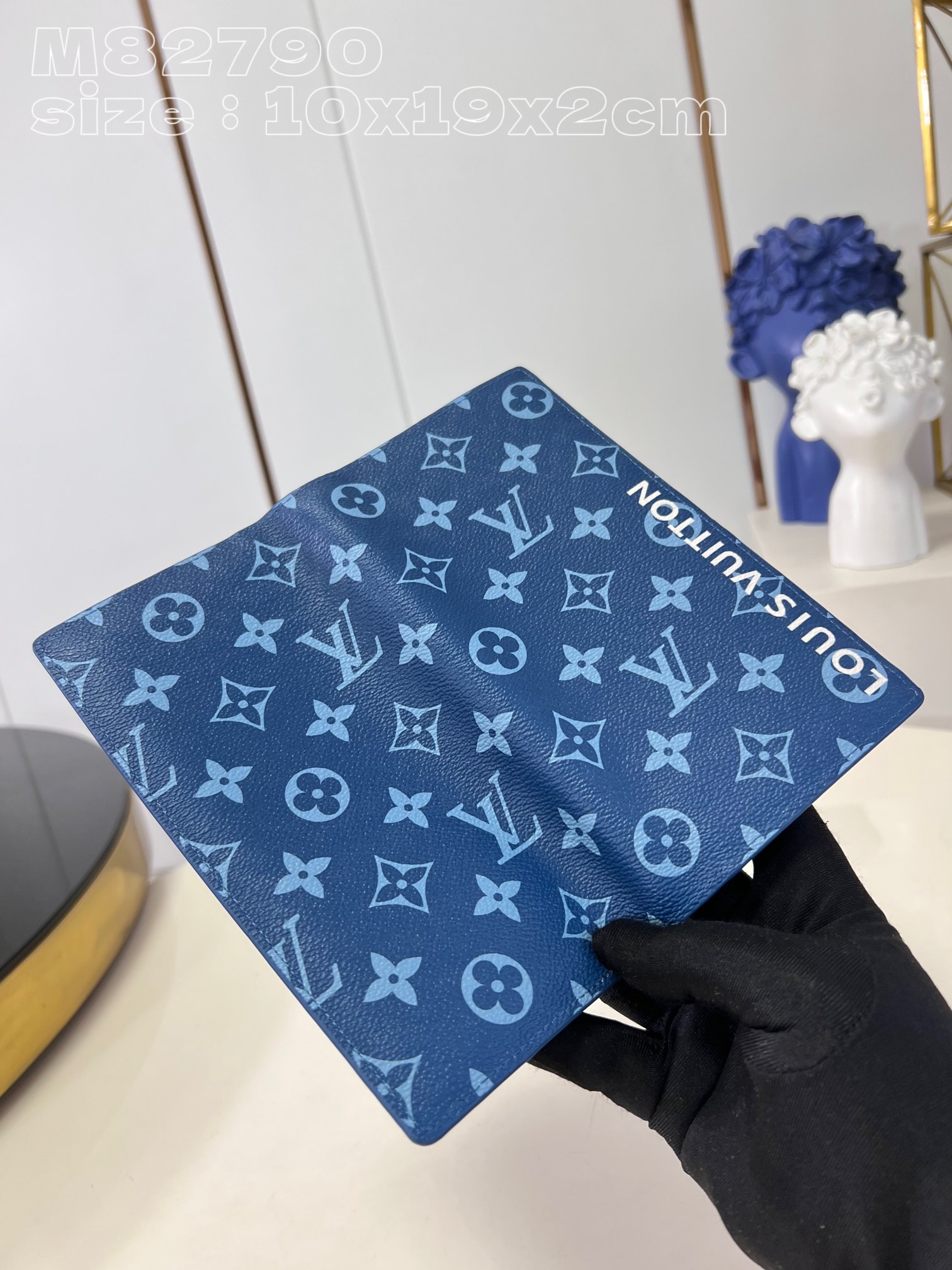 l0*is V*t0n m82790 blue brazza wallet in monogram-coated canvas with a color-blocked interior
