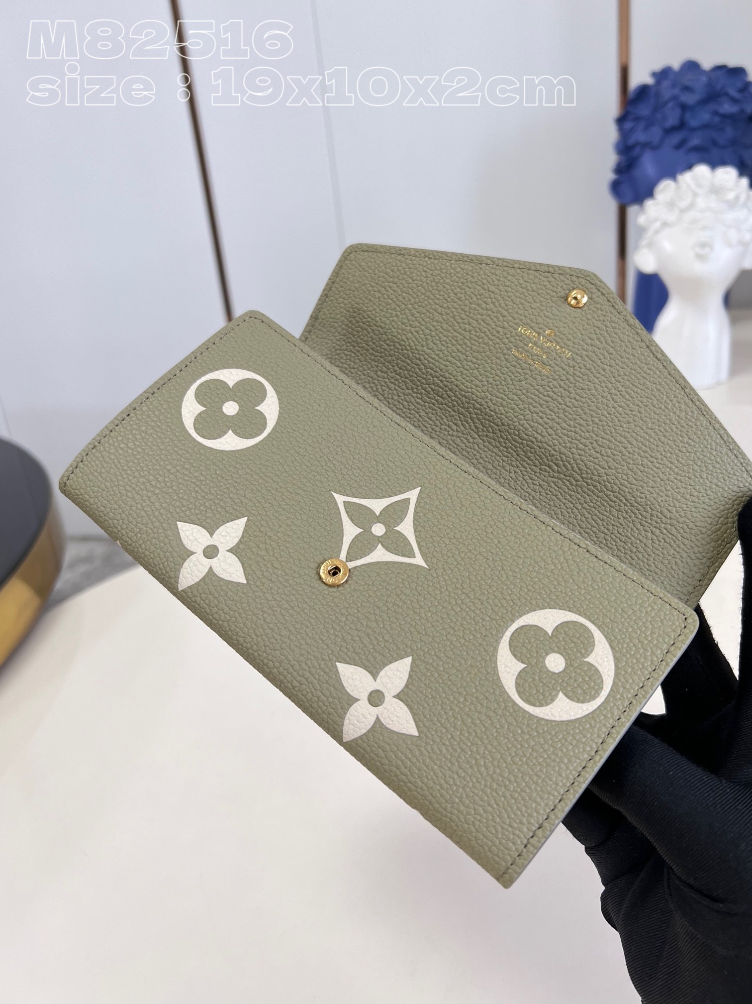 l0*is V*t0n m82516 green the l0*is V*t0n sarah bag is crafted in colorful monogram empreinte