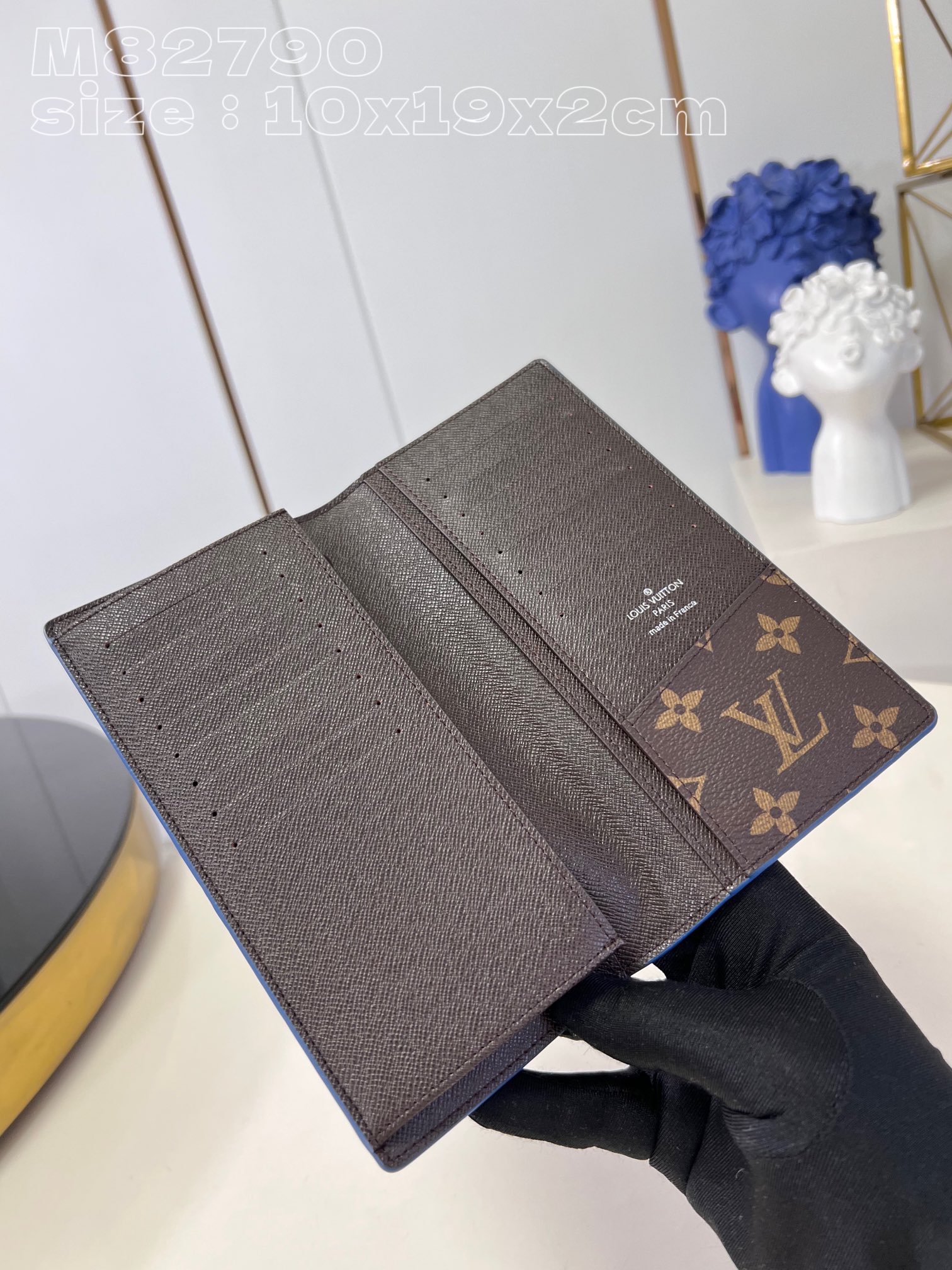 l0*is V*t0n m82790 blue brazza wallet in monogram-coated canvas with a color-blocked interior