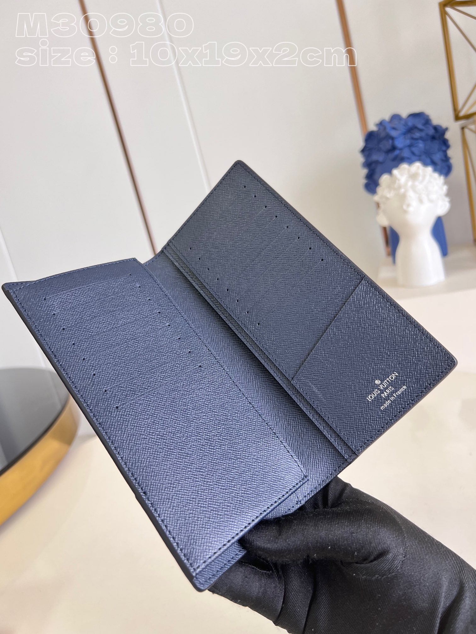 l0*is V*t0n m30980 dark blue brazza wallet has the richness of taga leather and the traditional