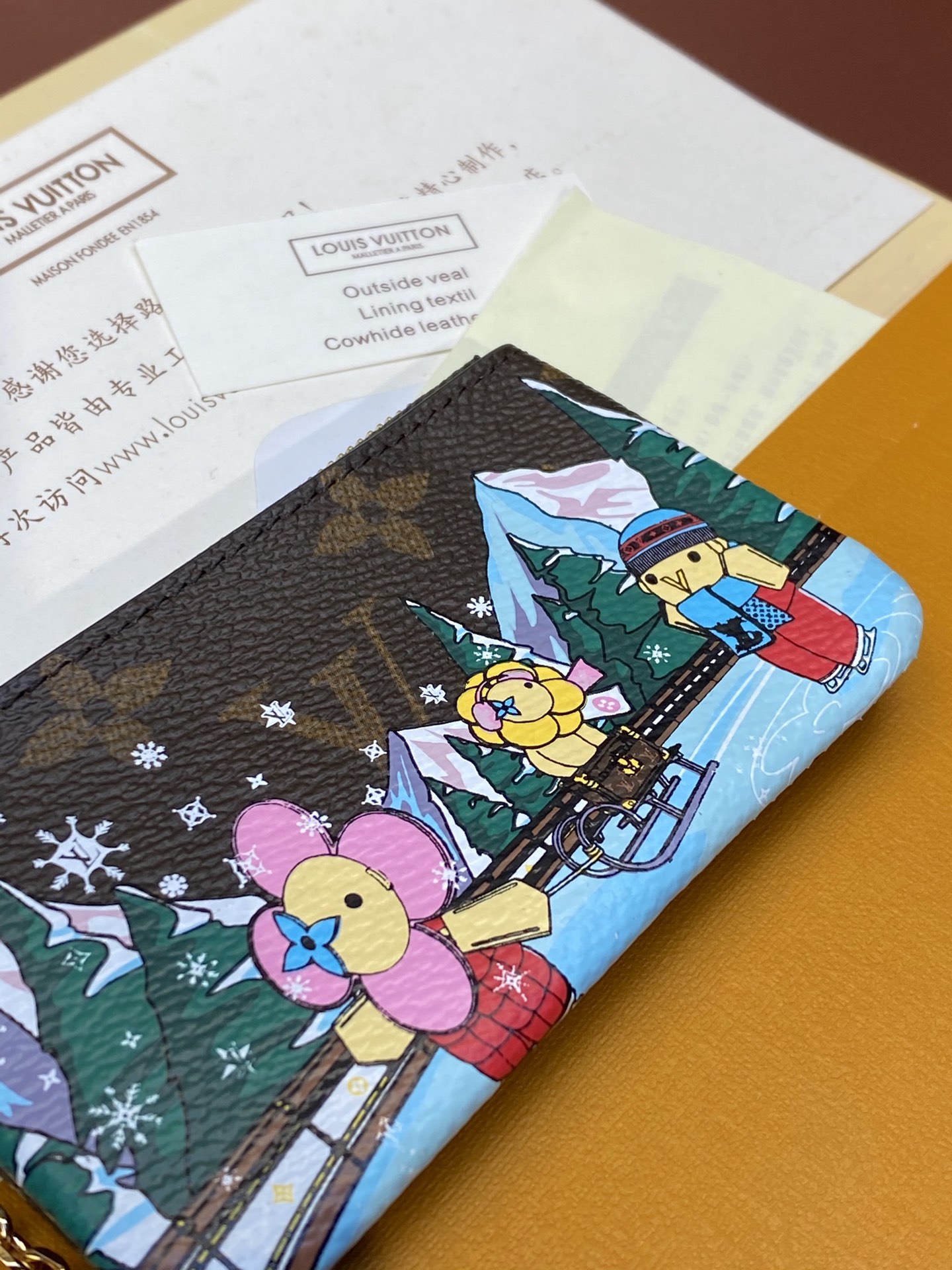 l0*is V*t0n christmas model m82620 old flower! reminiscent of a sunny beach day