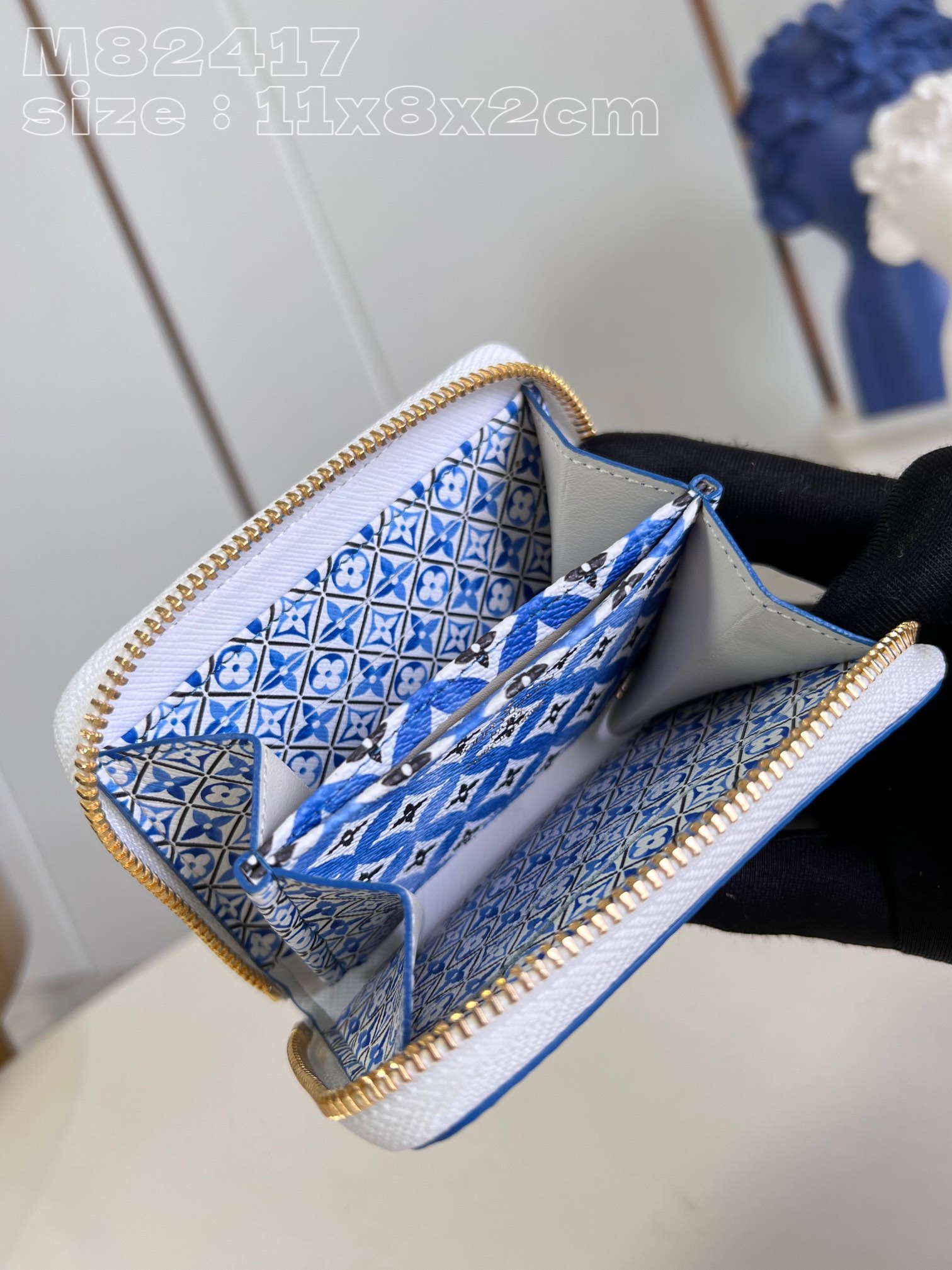 l0*is V*t0n m82417, the new special edition zippy zipper bag from the resort collection
