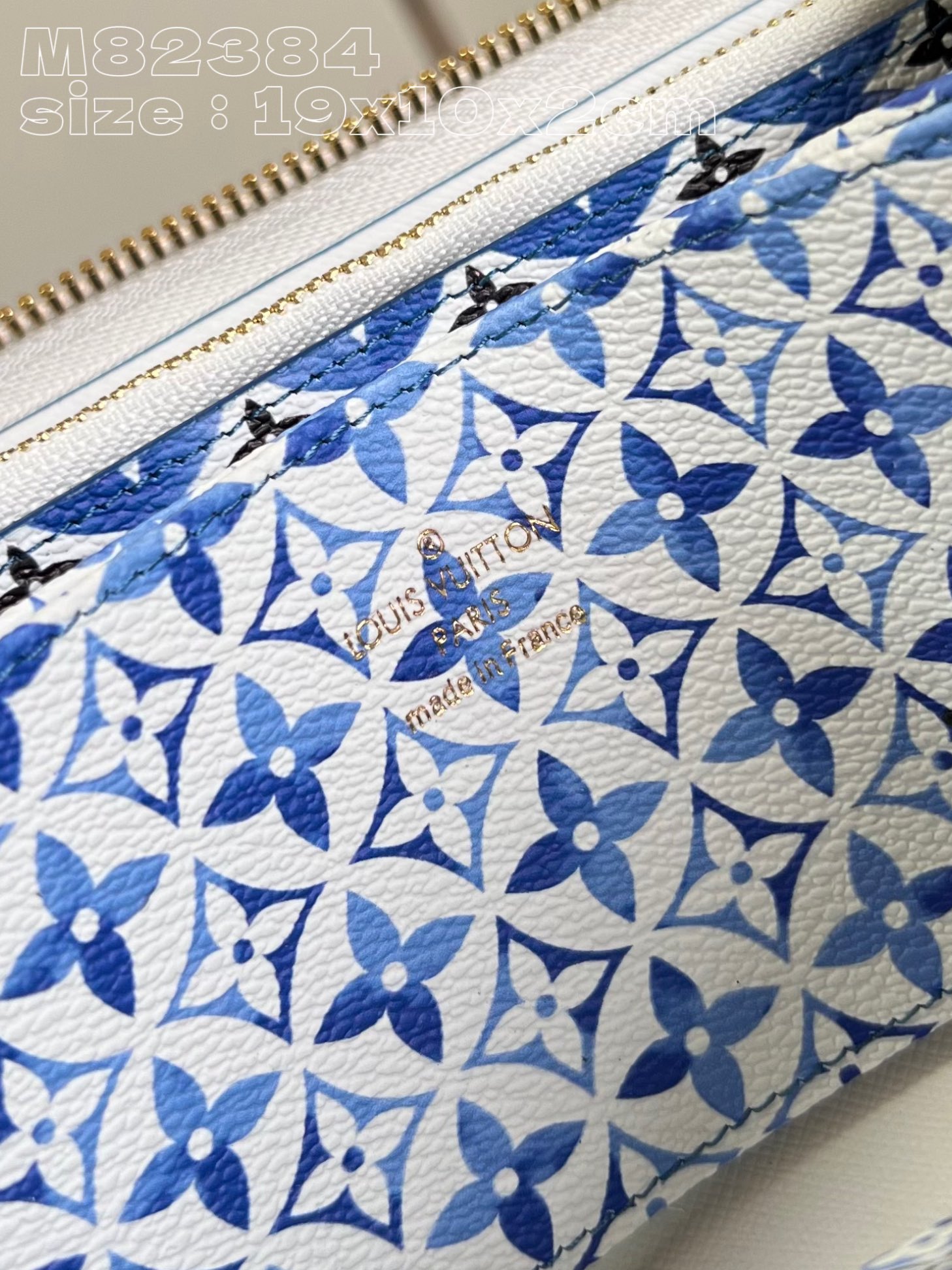 l0*is V*t0n m82384 zippy wallet in blue is made of canvas with an oversized monogram pattern