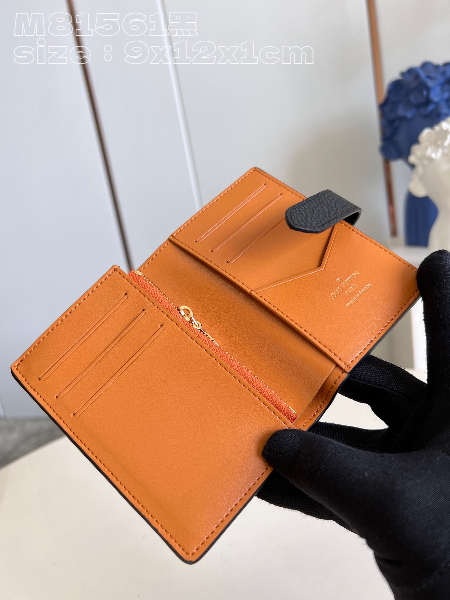 l0*is V*t0n m81561 in black, in grained taurillon leather, is a small, straight lv bag