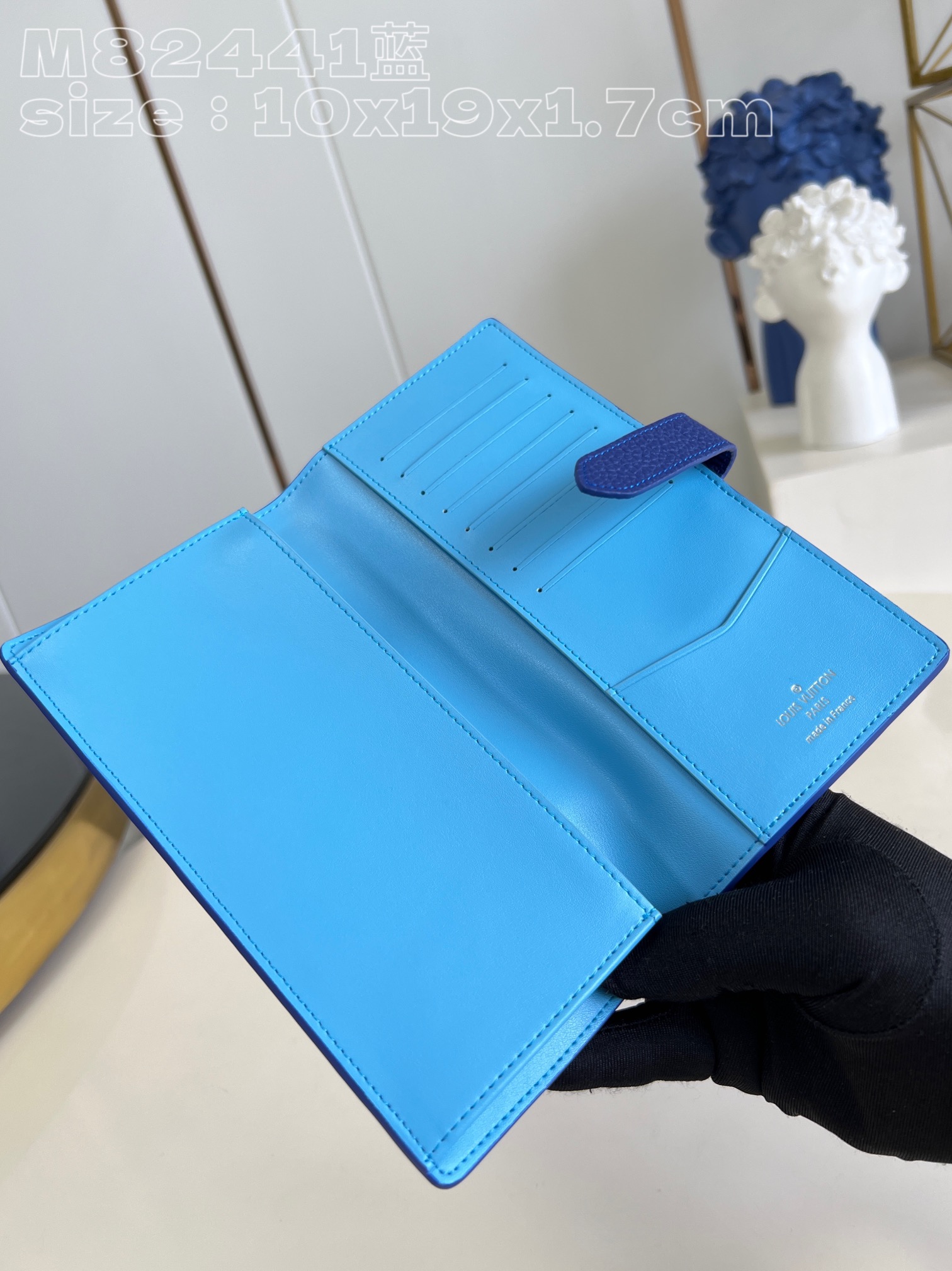 l0*is v*t0n m82441 blue lv vertical wallet in S*pple grained taurillon leather