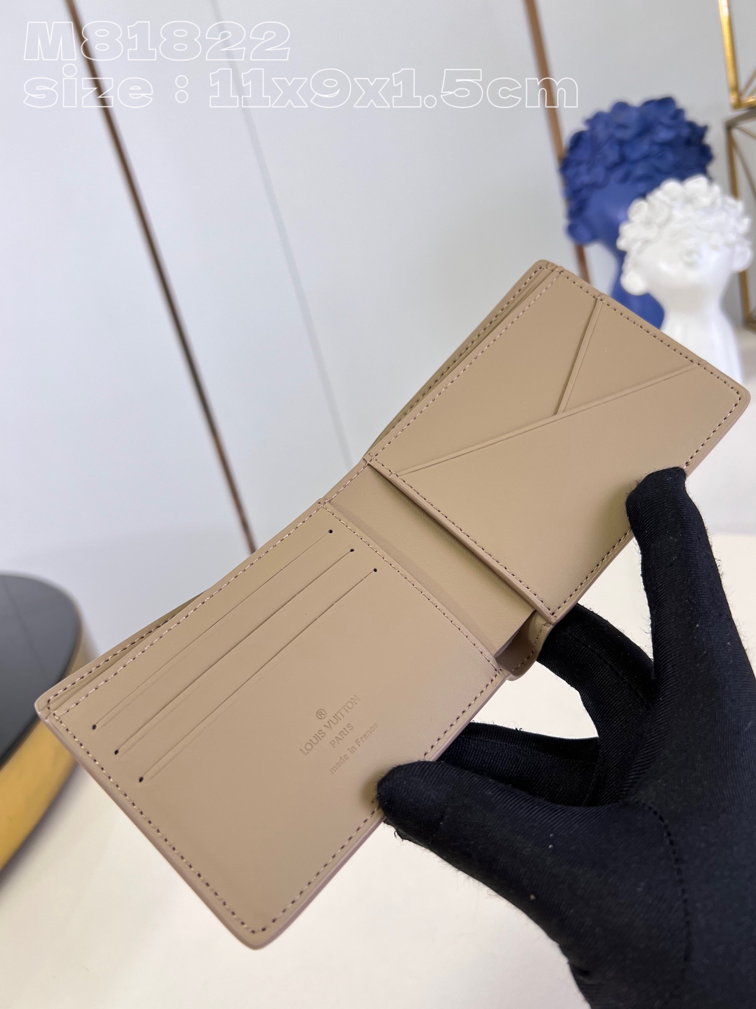 l0*is V*t0n m81822 apricot the new multiple bag in lv aerogram leather is the work of l0*is