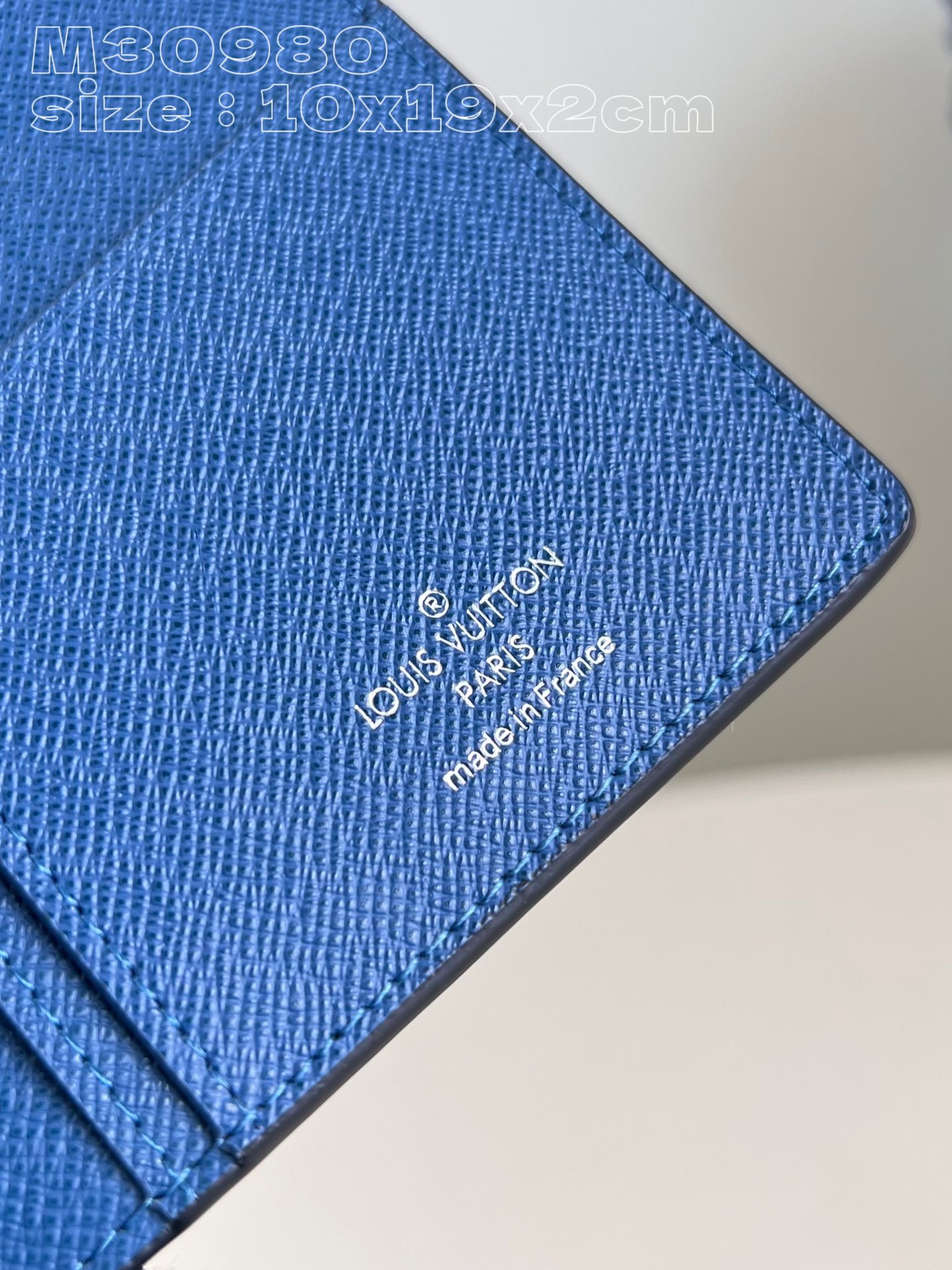 the brazza wallet in l0*is V*t0n m30980 has the rich texture of taga leather and the traditional