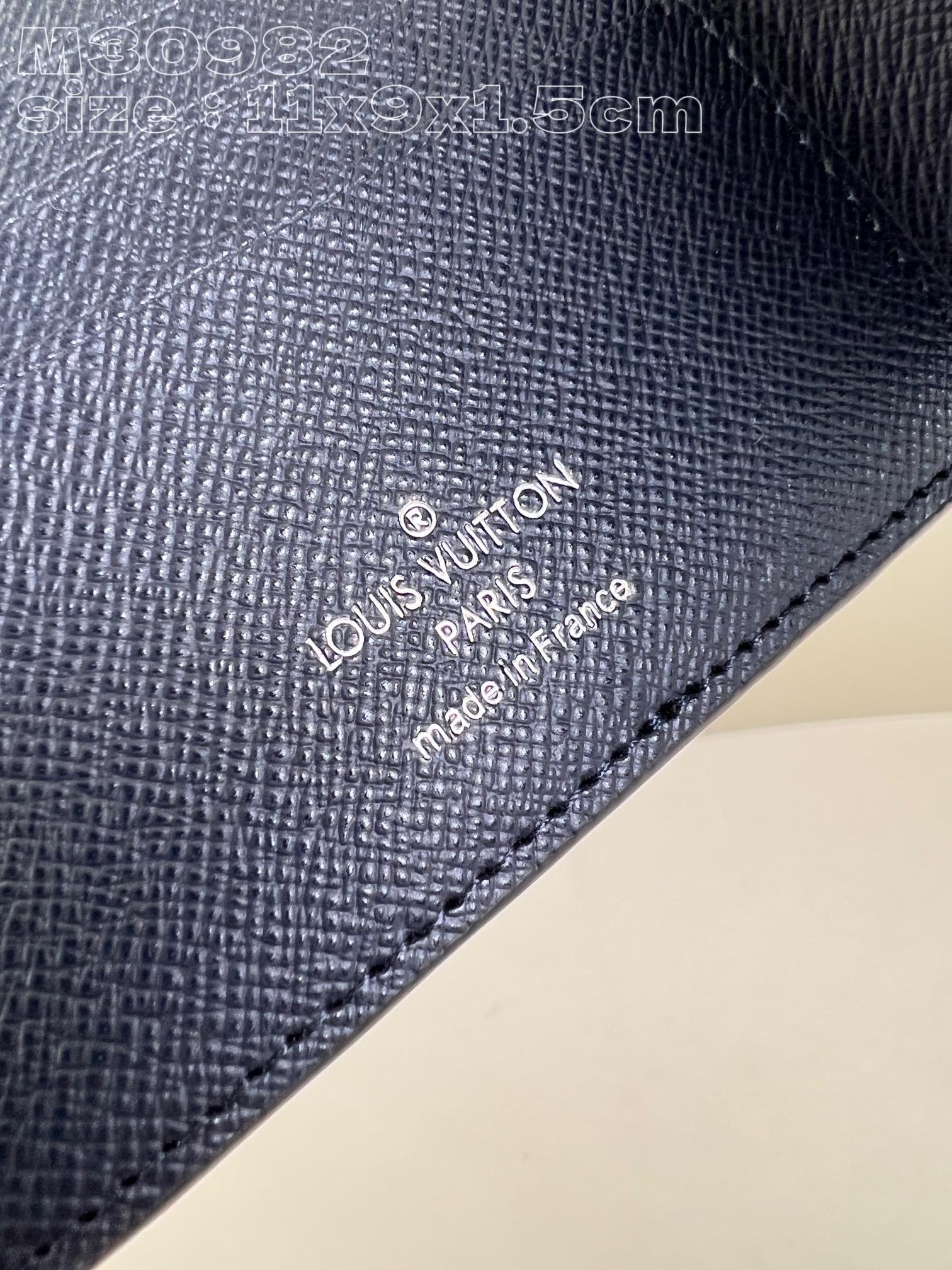 l0*is V*t0n m30982 dark blue multiple wallet in taga cowhide leather is a minimalist design with
