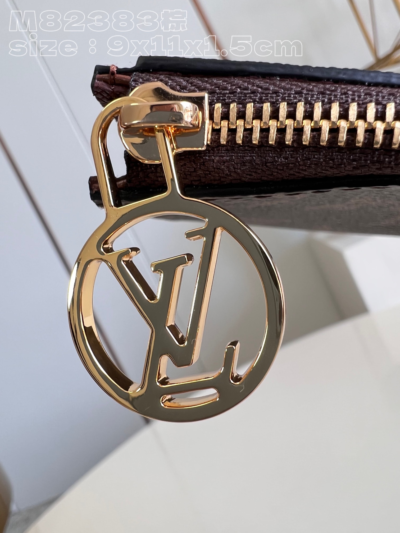 l0*is V*t0n m82415 brown portefeuille lisa is made of monogram canvas and lined with colored