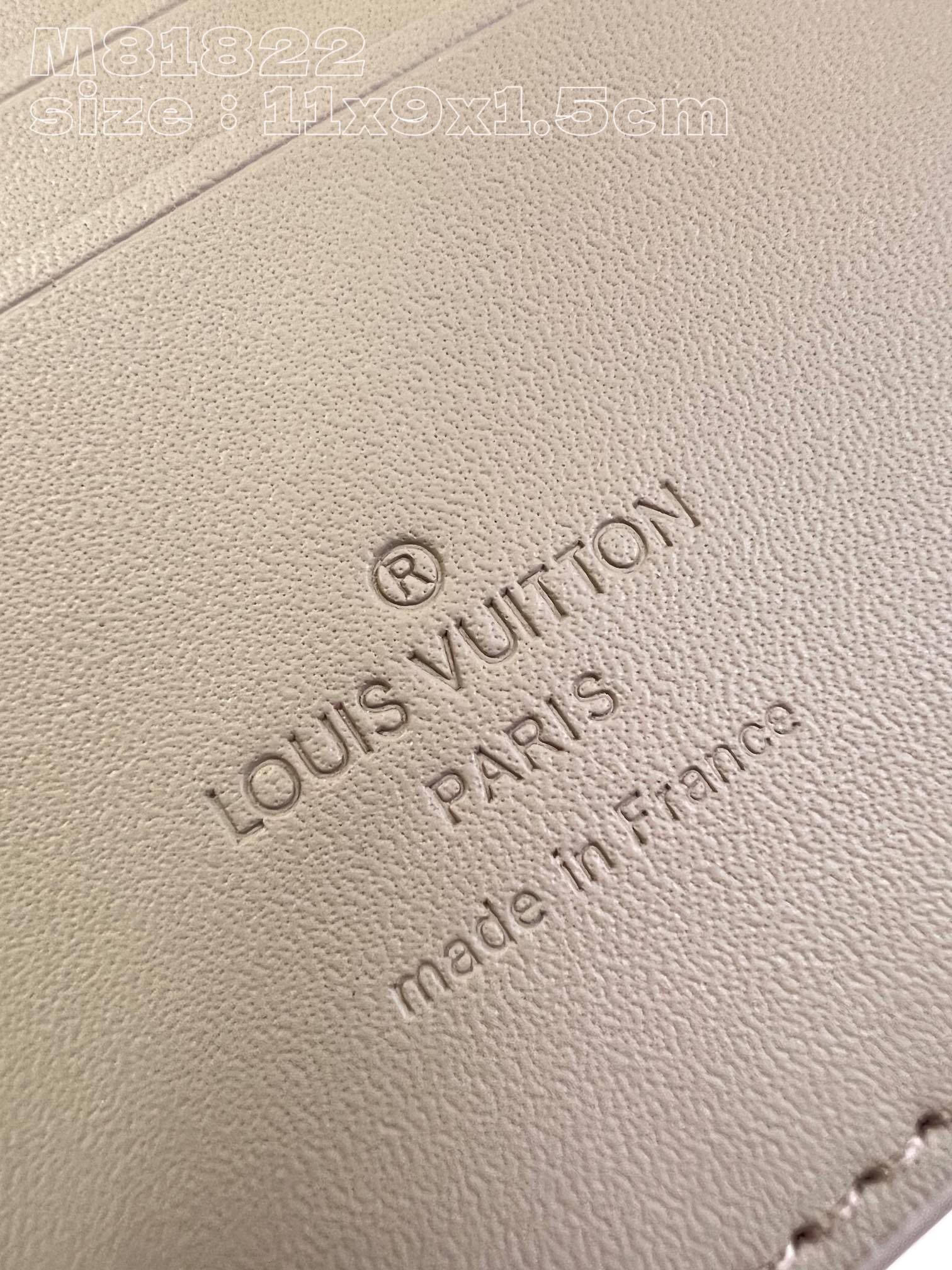 l0*is V*t0n m81822 apricot the new multiple bag in lv aerogram leather is the work of l0*is
