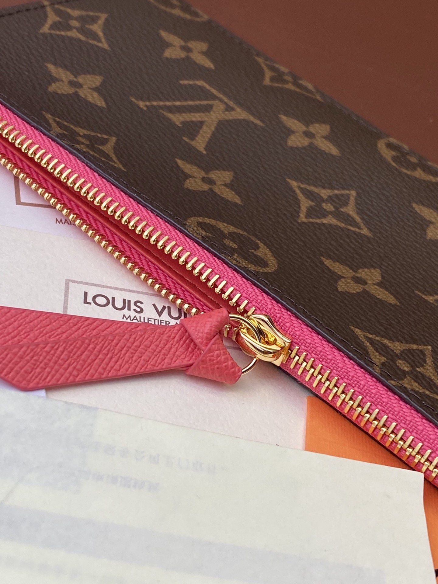 l0*is V*t0n the m82627 three-piece felicie bag is an elegant and luxurious bag with two removable