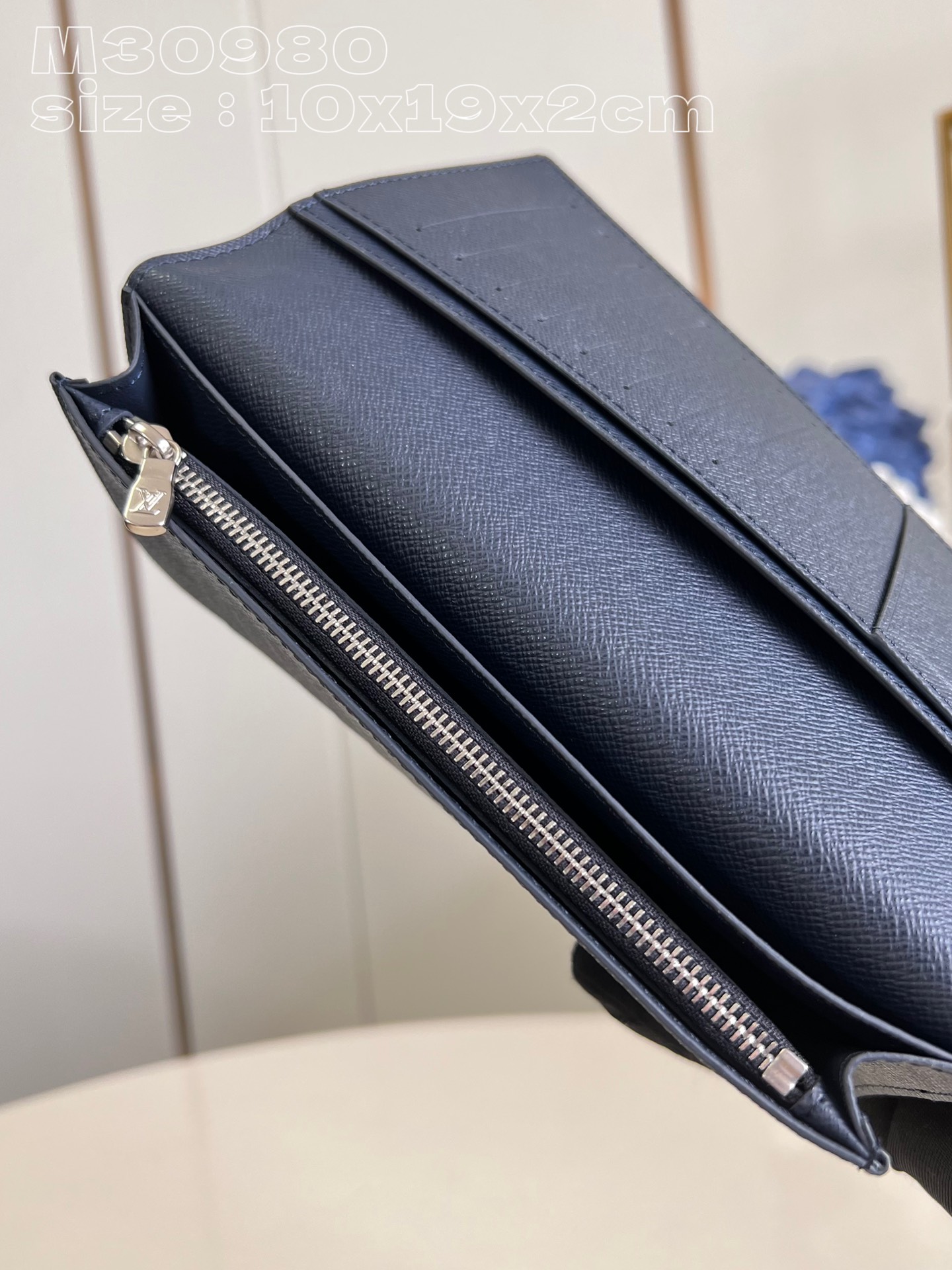 l0*is V*t0n m30980 dark blue brazza wallet has the richness of taga leather and the traditional