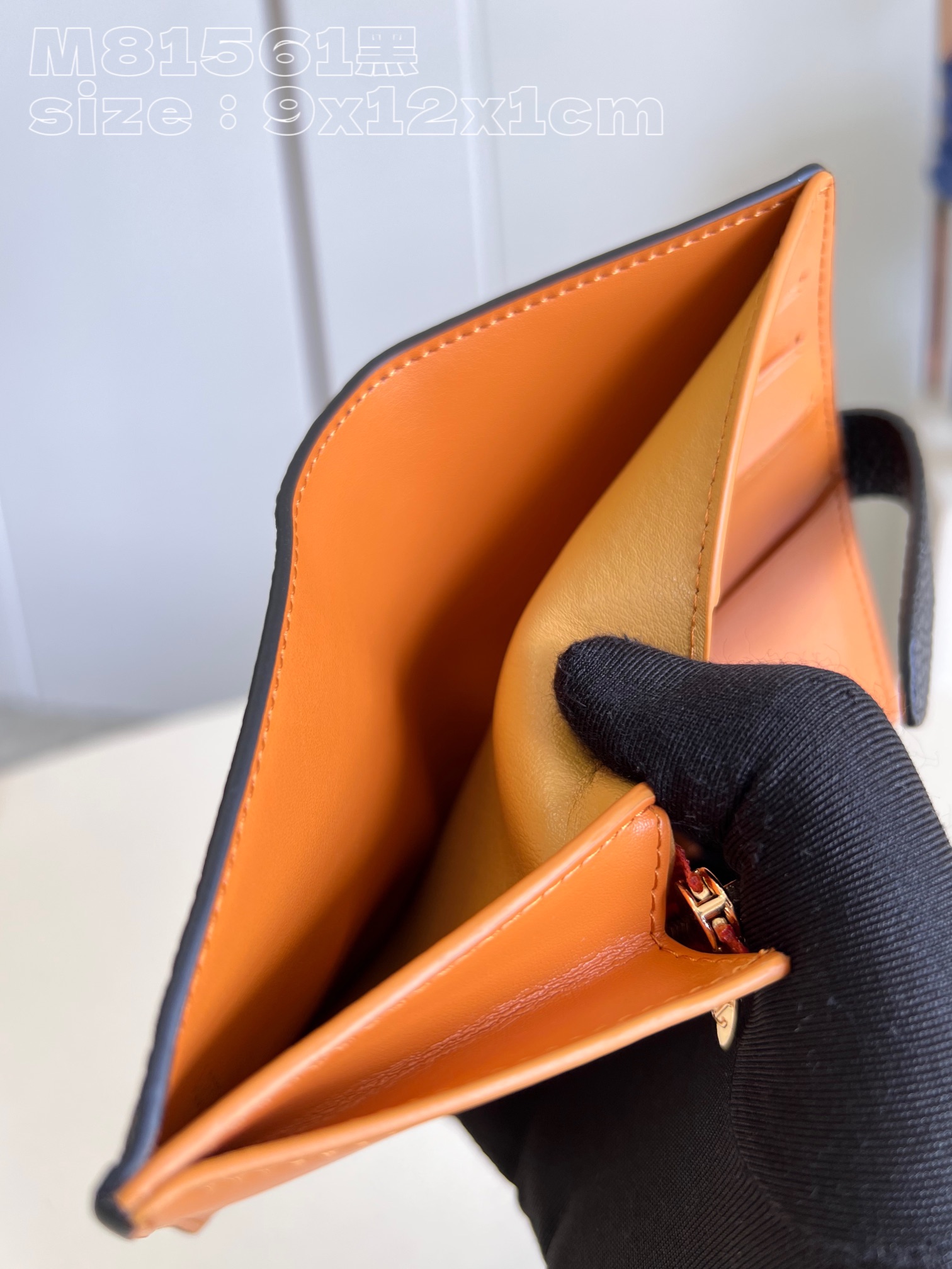 l0*is V*t0n m81561 in black, in grained taurillon leather, is a small, straight lv bag