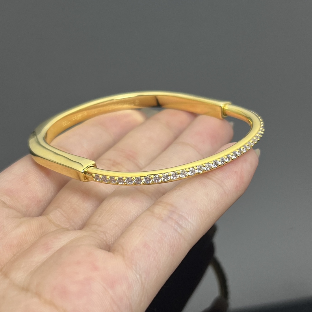 Lock Bracelet with Half Diamonds