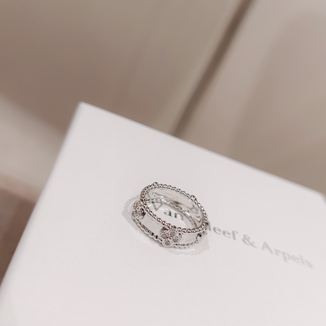 Kaleidoscope Diamond Ring