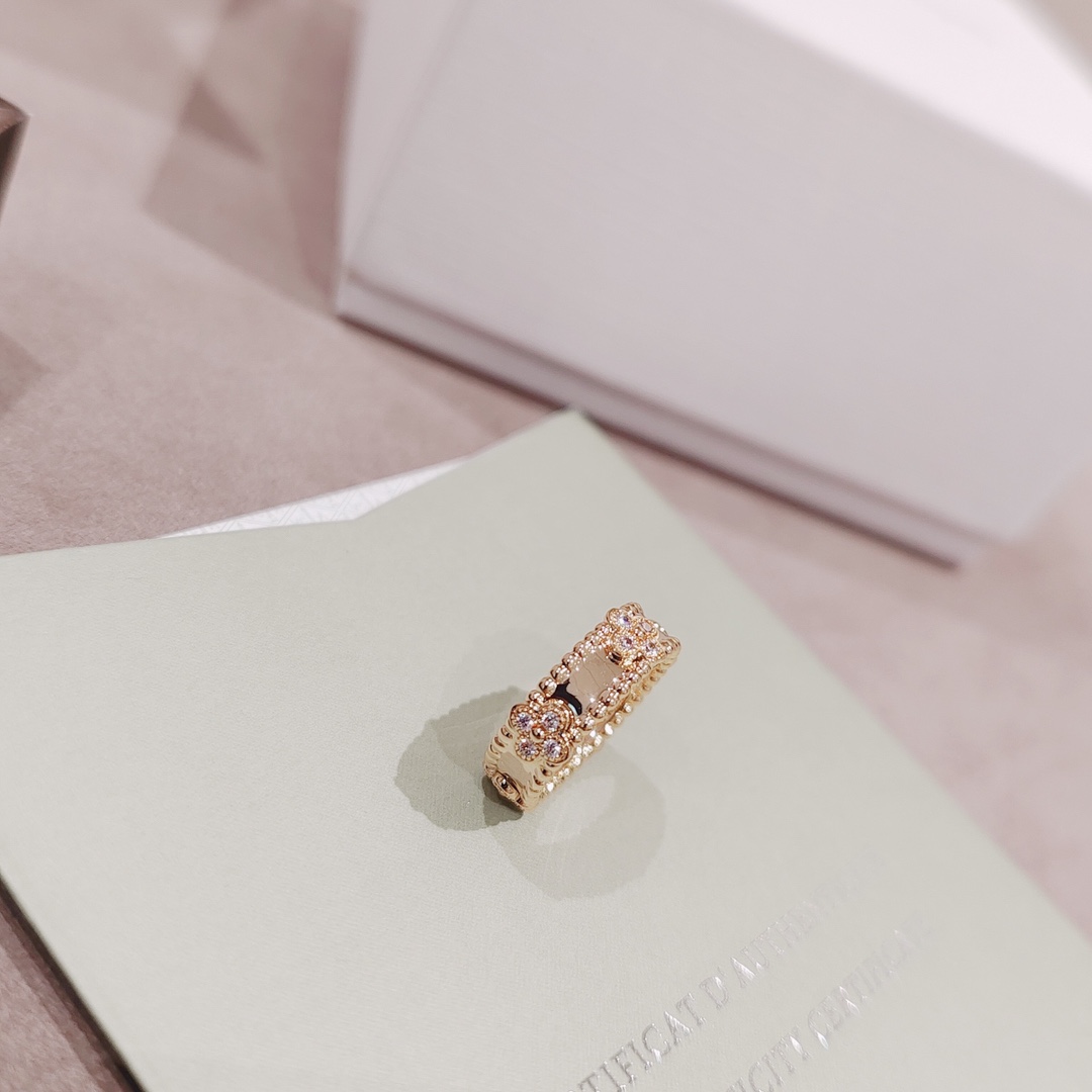 Kaleidoscope Diamond Ring
