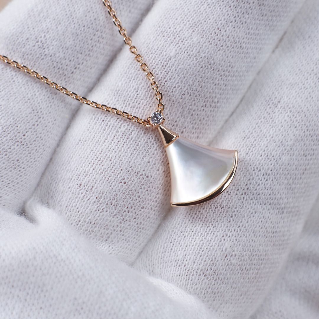 Fan Necklace with Diamonds