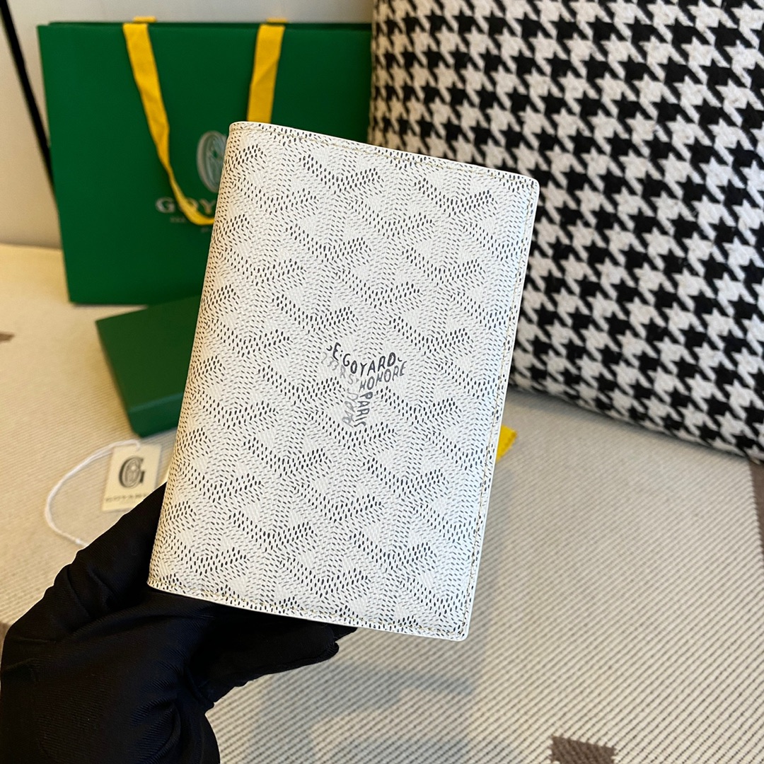 white Go*ard grenelle passport cover is ideal for travelling