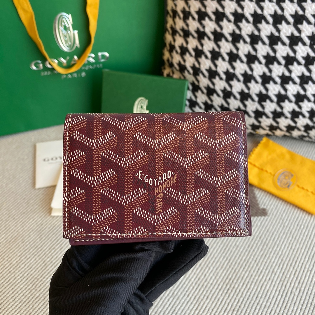 burgundy Go*ard malesherbes card wallet ideal for business as it was designed to hold business cards