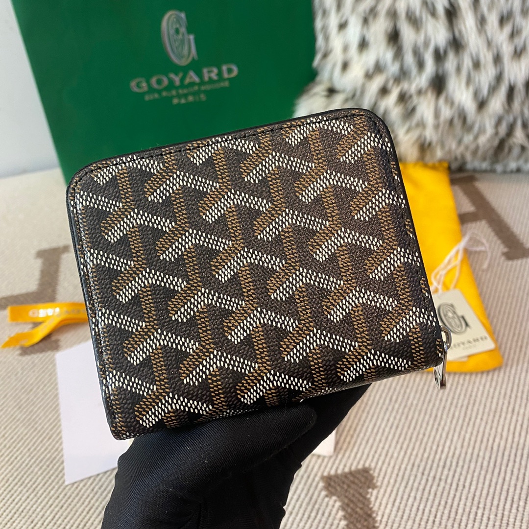 black Go*ard matignon pm wallet is a compact shape and closes securely with a zip