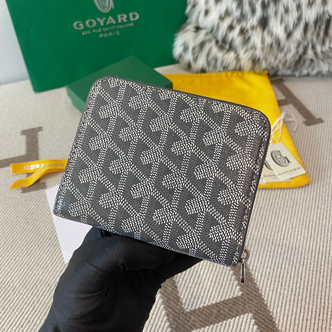 grey Go*ard matignon pm wallet is a compact shape and closes securely with a zip