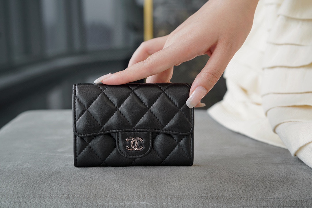 Ch*el classic flap card holder (upgraded version) lambskin black silver