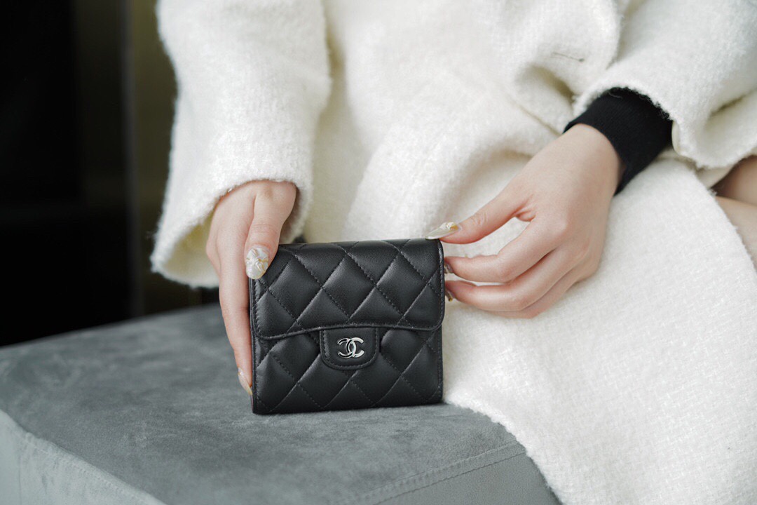 Ch*el classic trifold short clip black lamb silver delicate lambskin has a kind of innate charm