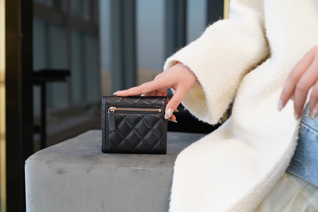Ch*el classic trifold short clip black sheep gold delicate lambskin has a kind of innate charm