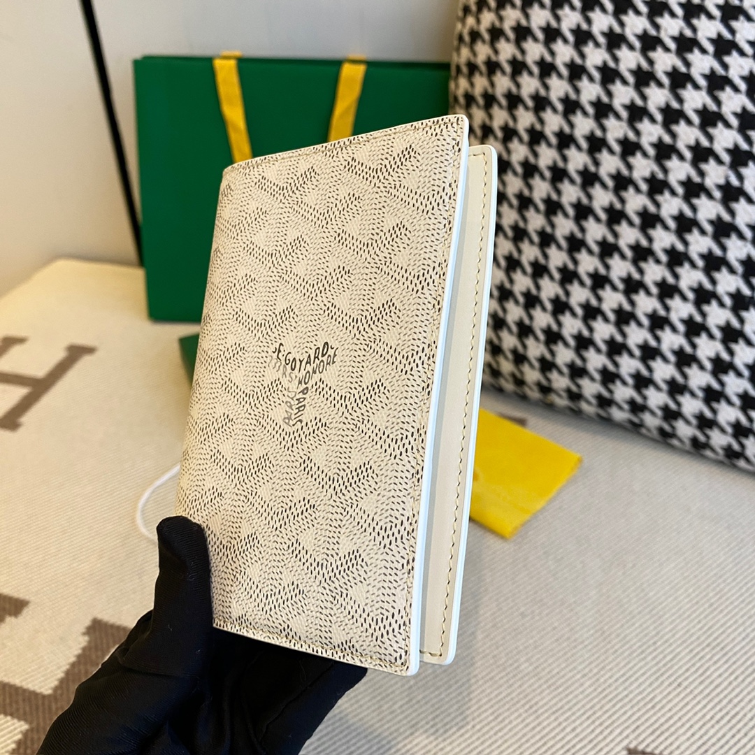 white Go*ard grenelle passport cover is ideal for travelling