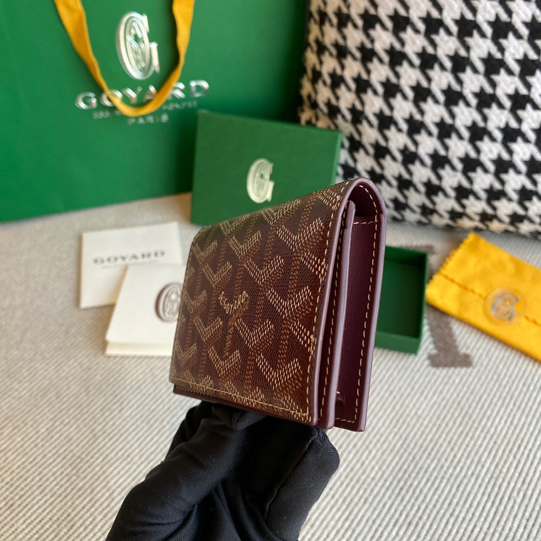 burgundy Go*ard malesherbes card wallet ideal for business as it was designed to hold business cards