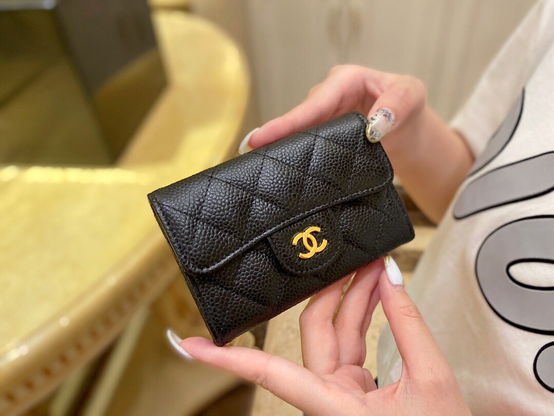 Ch*el clasic flap classic card case black gold using french imports of hass origin calfskin