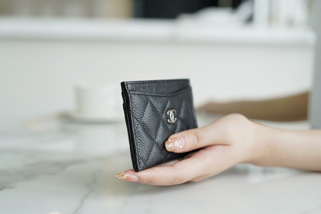 Ch*el classic card holder black cow silver using caviar particles embossed calfskin