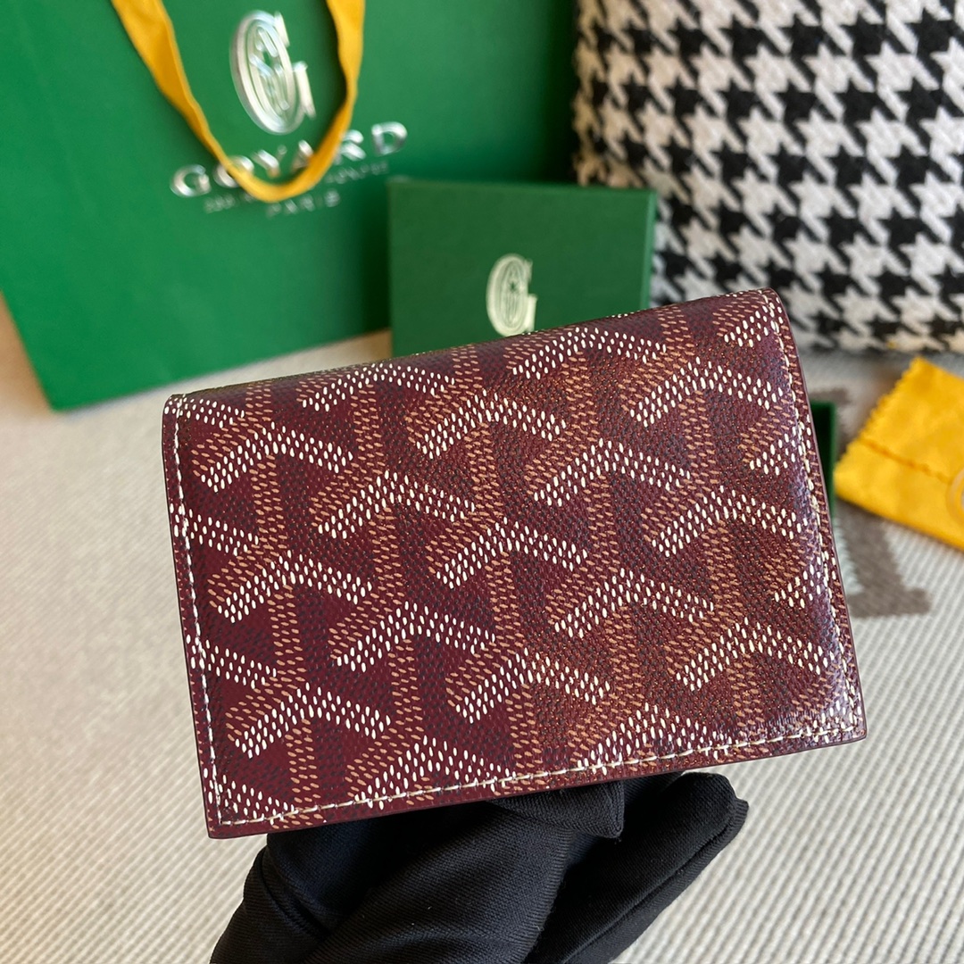 burgundy Go*ard malesherbes card wallet ideal for business as it was designed to hold business cards