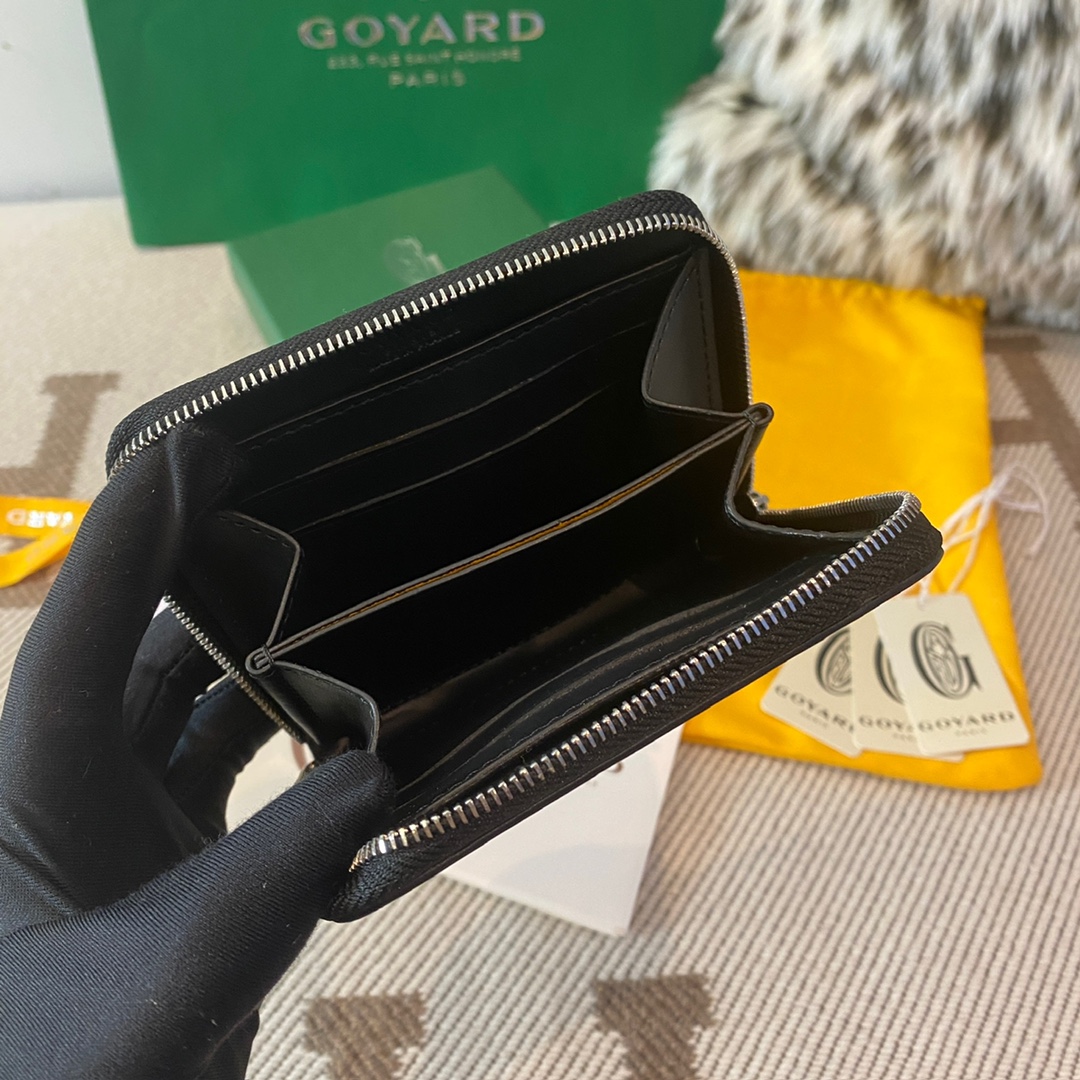 black Go*ard matignon pm wallet is a compact shape and closes securely with a zip