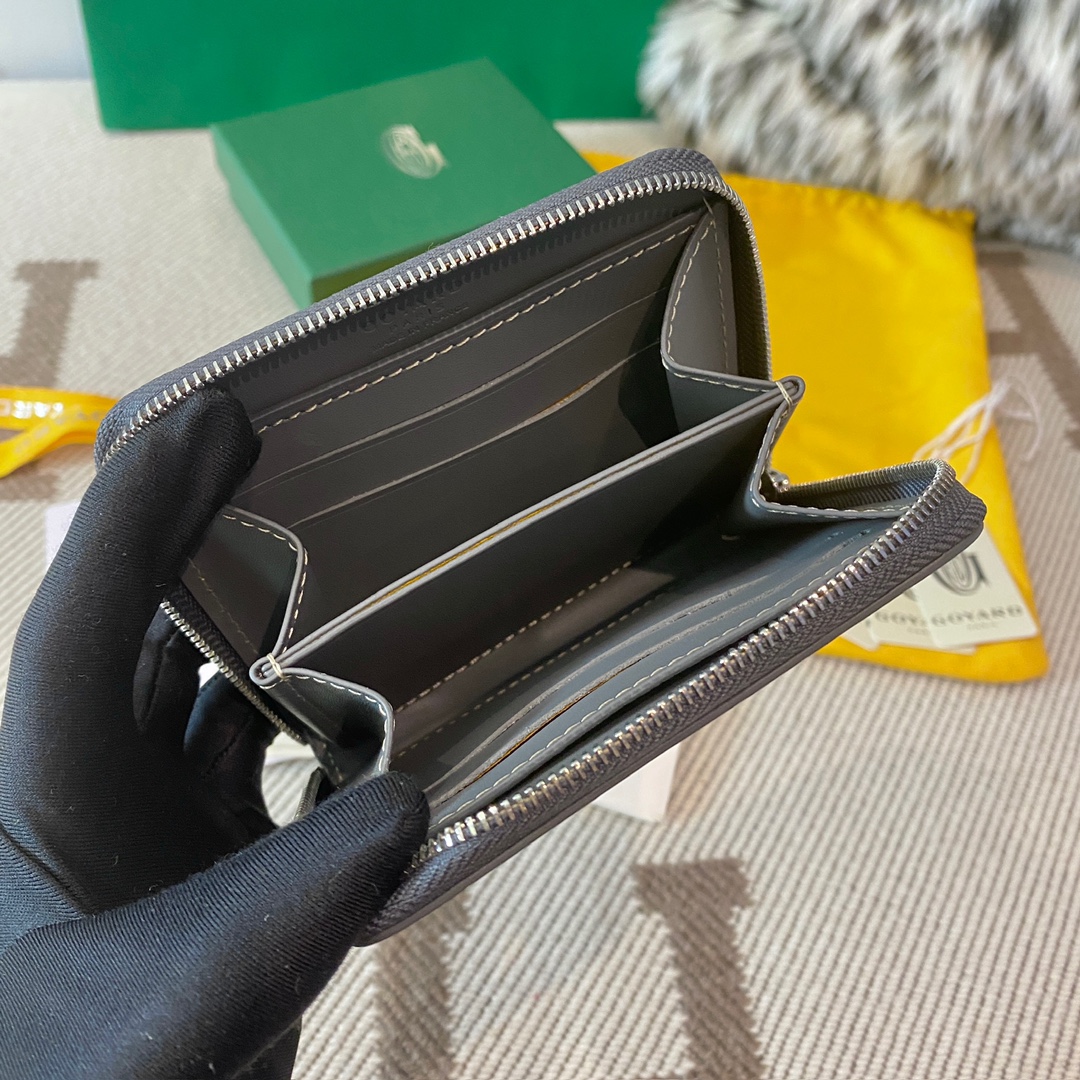 grey Go*ard matignon pm wallet is a compact shape and closes securely with a zip