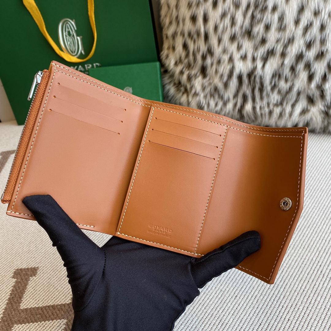 black and tan Go*ard saint-gabriel wallet lightweight and compact