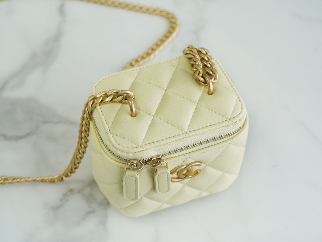Ch*el 23s spring/summer new camellia adjustable buckle small box unsurprisingly