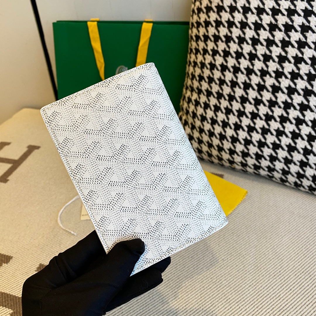 white Go*ard grenelle passport cover is ideal for travelling