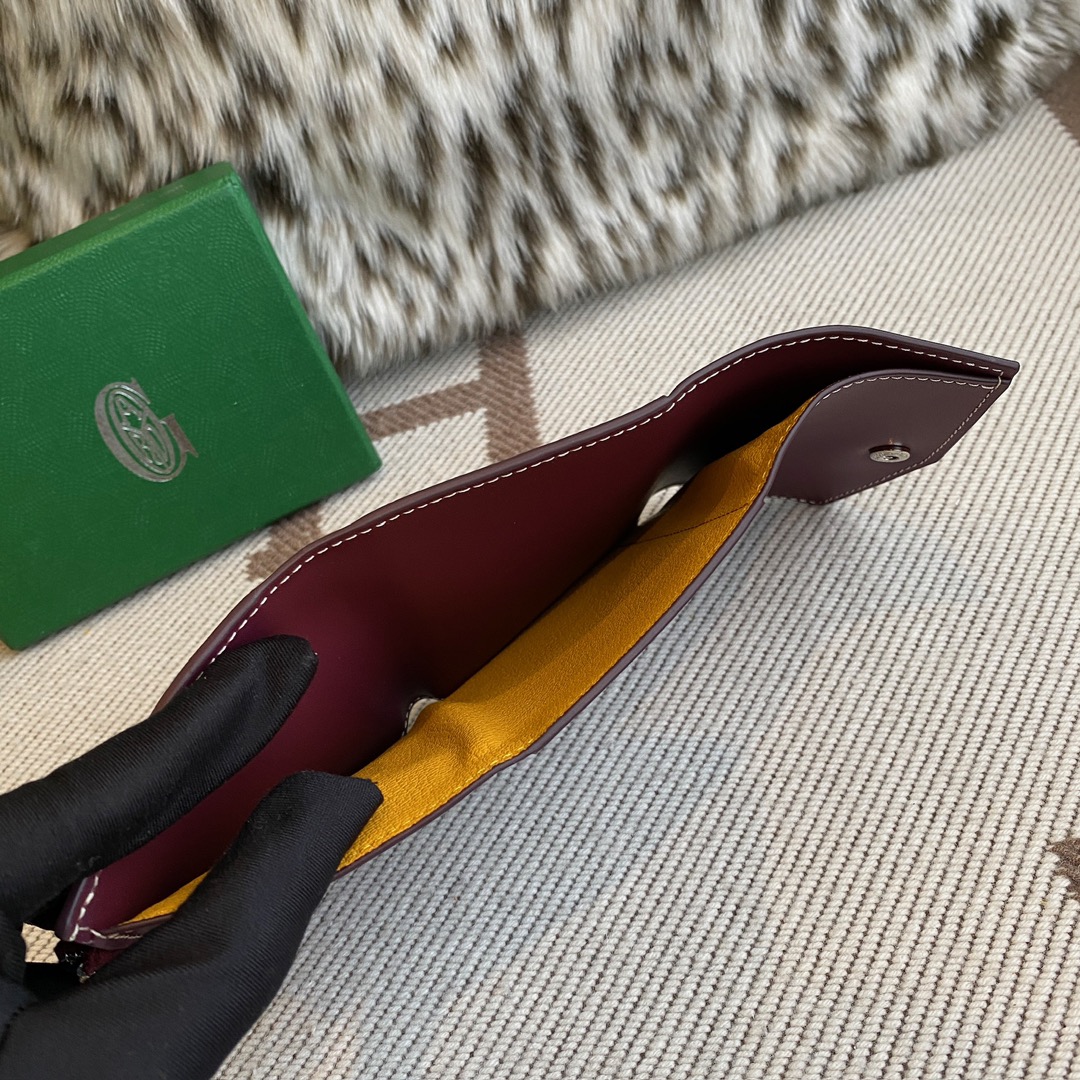 burgundy Go*ard saint-gabriel wallet lightweight and compact