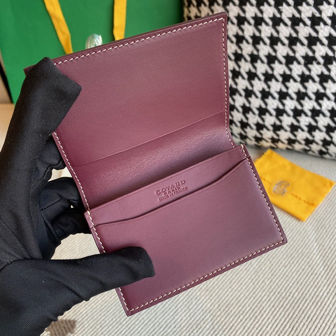 burgundy Go*ard malesherbes card wallet ideal for business as it was designed to hold business cards
