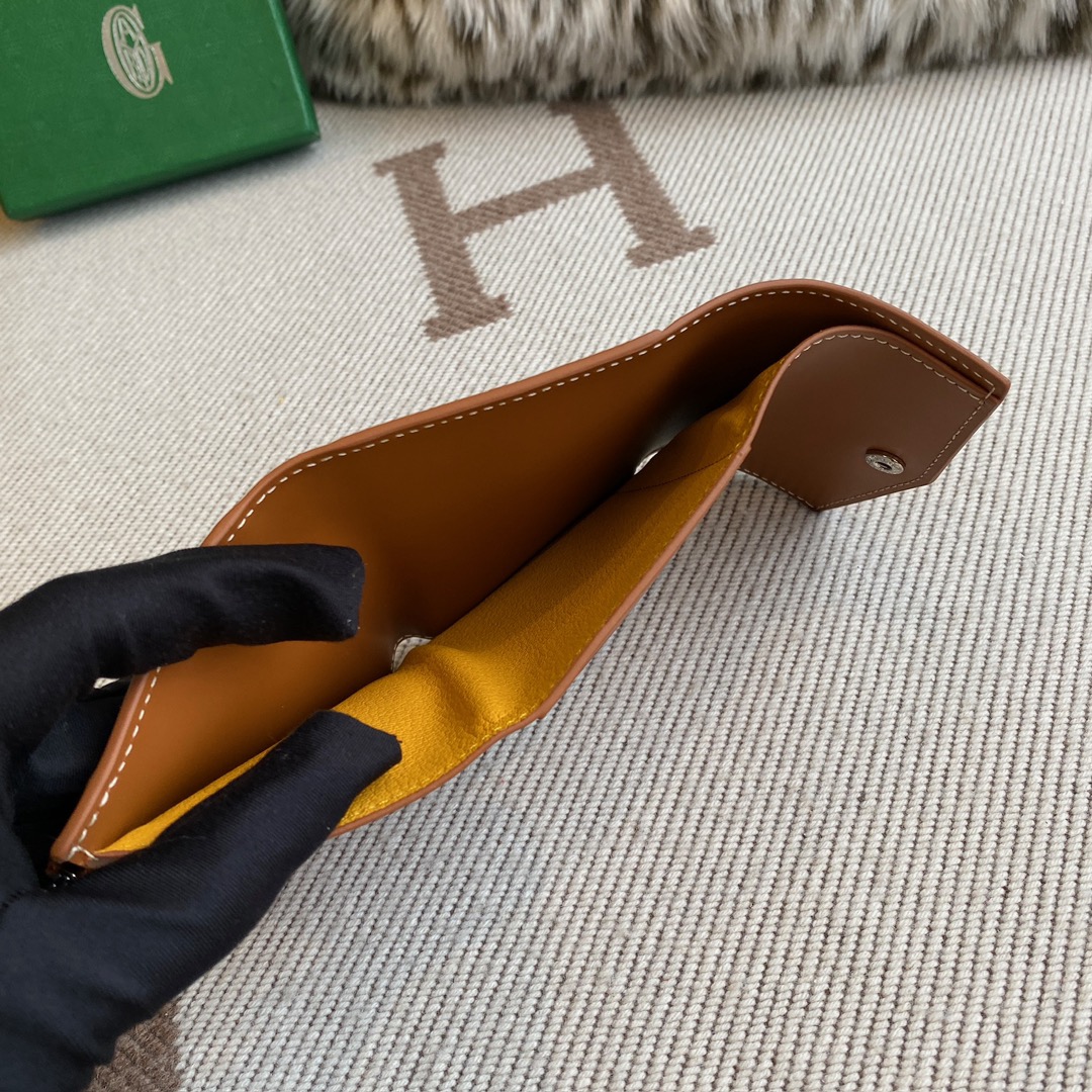 black and tan Go*ard saint-gabriel wallet lightweight and compact
