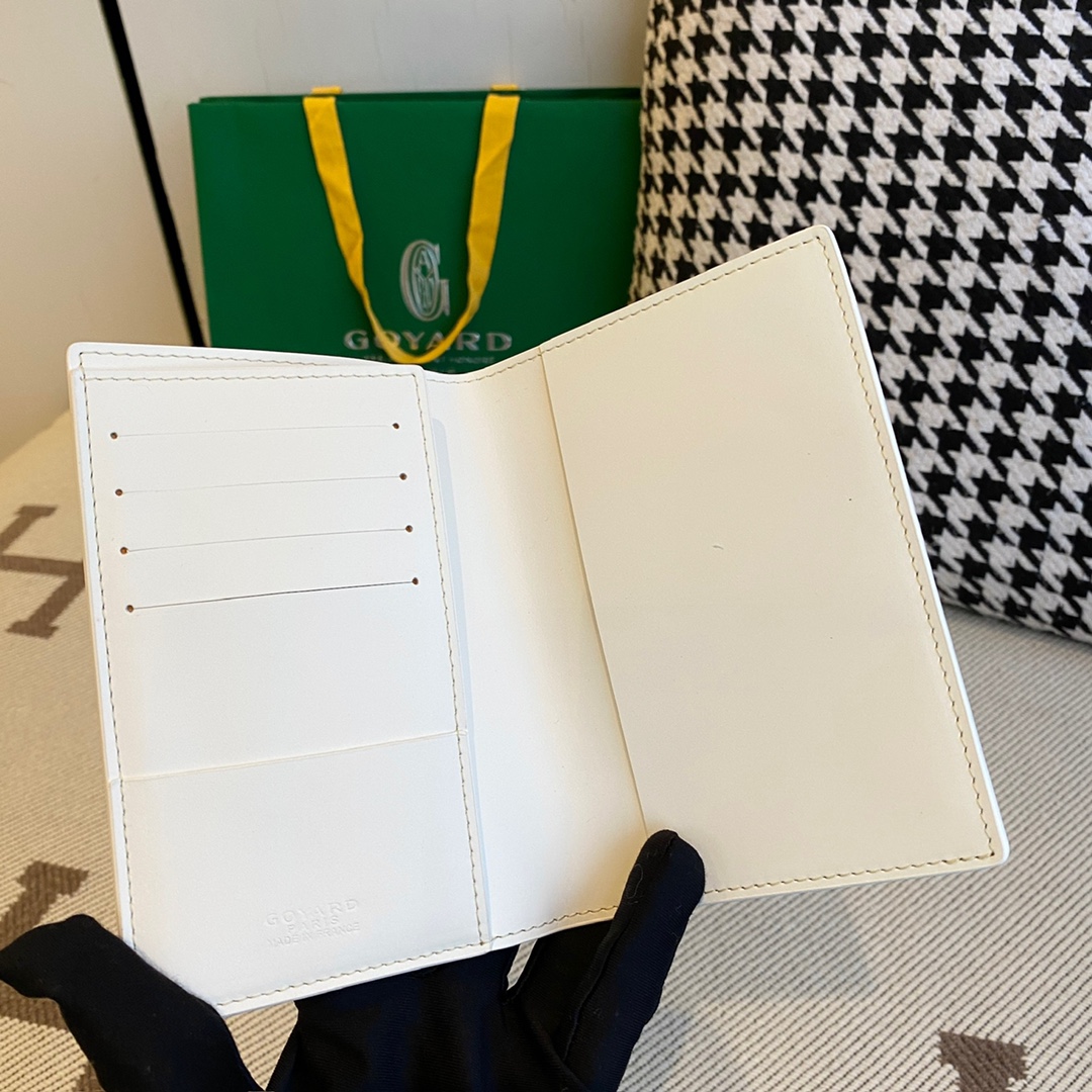 white Go*ard grenelle passport cover is ideal for travelling