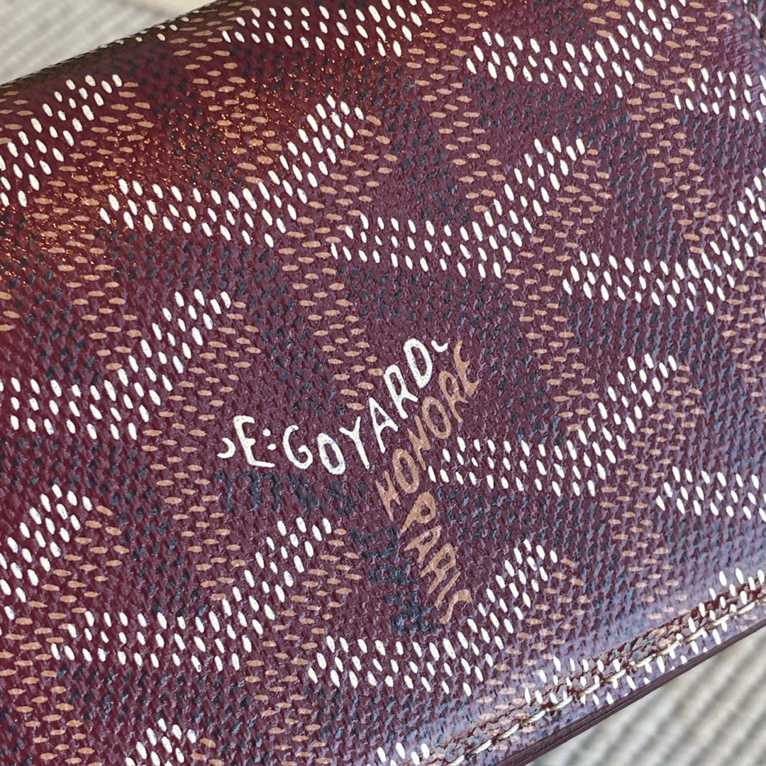 burgundy Go*ard malesherbes card wallet ideal for business as it was designed to hold business cards