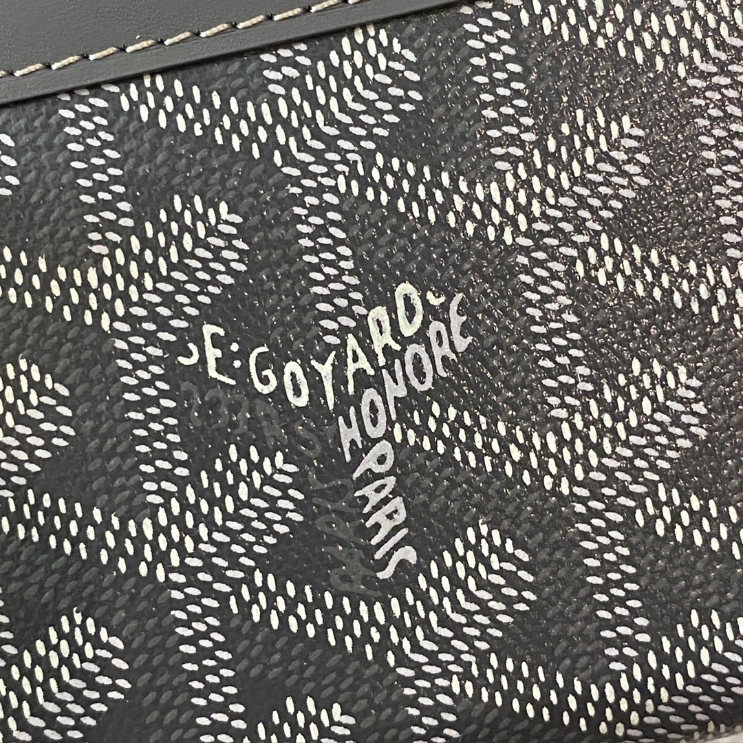 grey Go*ard matignon pm wallet is a compact shape and closes securely with a zip