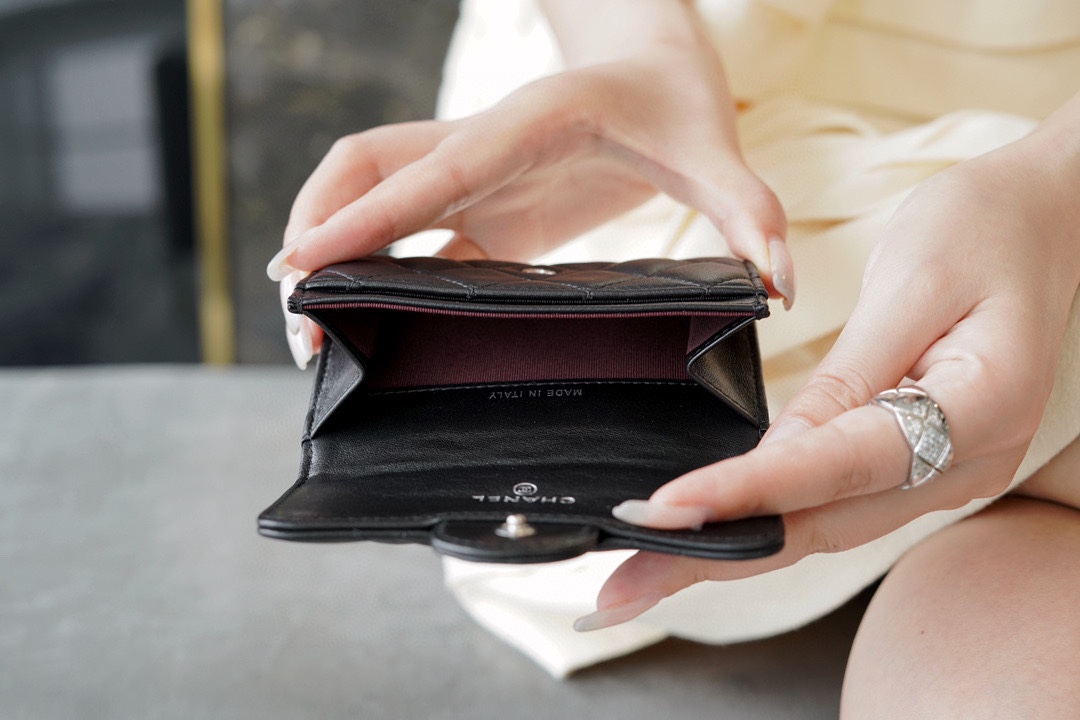 Ch*el classic flap card holder (upgraded version) lambskin black silver