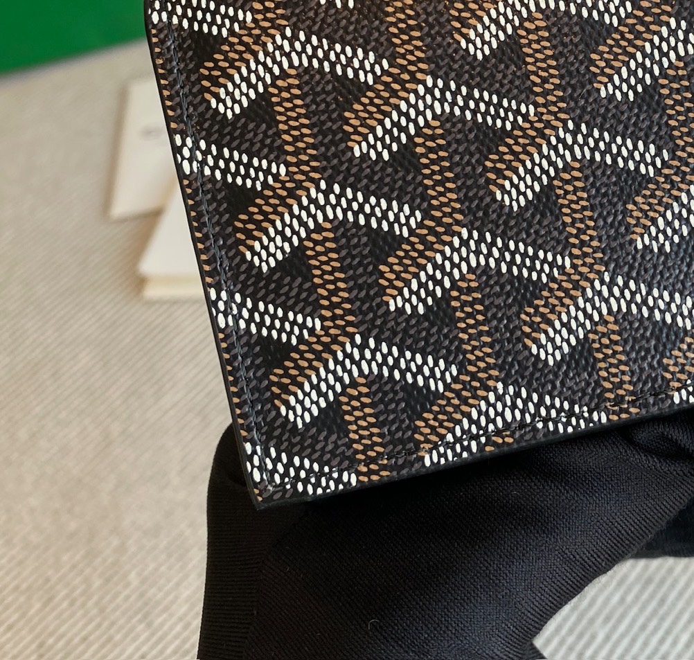 black Go*ard malesherbes card wallet ideal for business as it was designed to hold business cards in