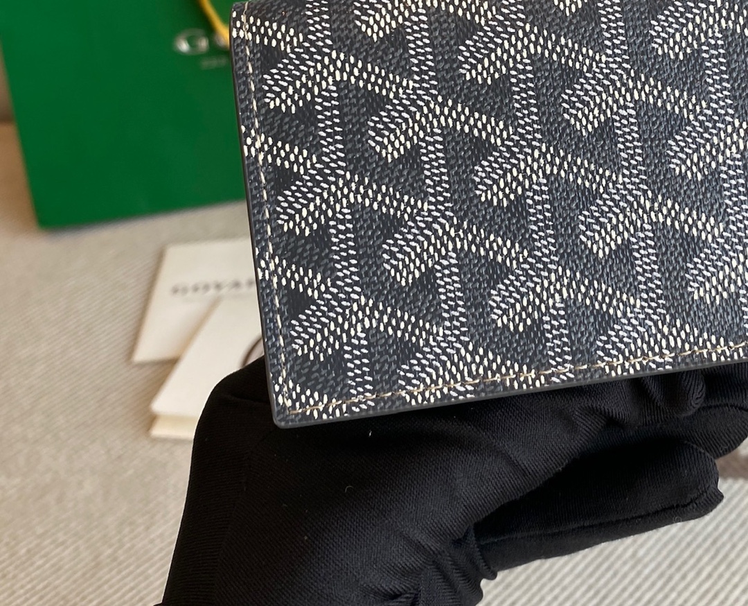 grey Go*ard malesherbes card wallet ideal for business as it was designed to hold business cards in