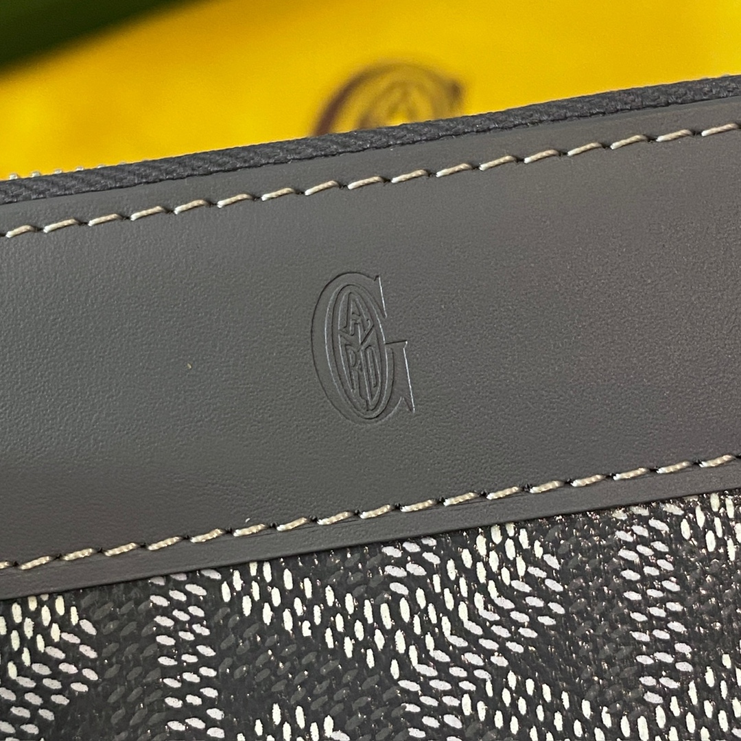 grey Go*ard matignon pm wallet is a compact shape and closes securely with a zip